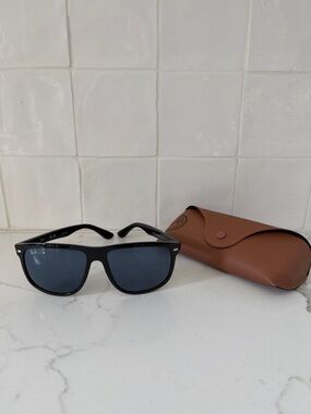 Ray-Ban Men’s Wayfarer Sunglasses 4147